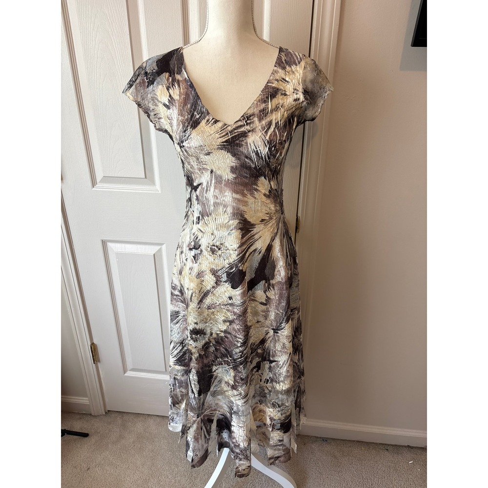 Komarov Dress Women L Grey Floral Excellent Crinkle Pleated V-Neck Cap Sleeve